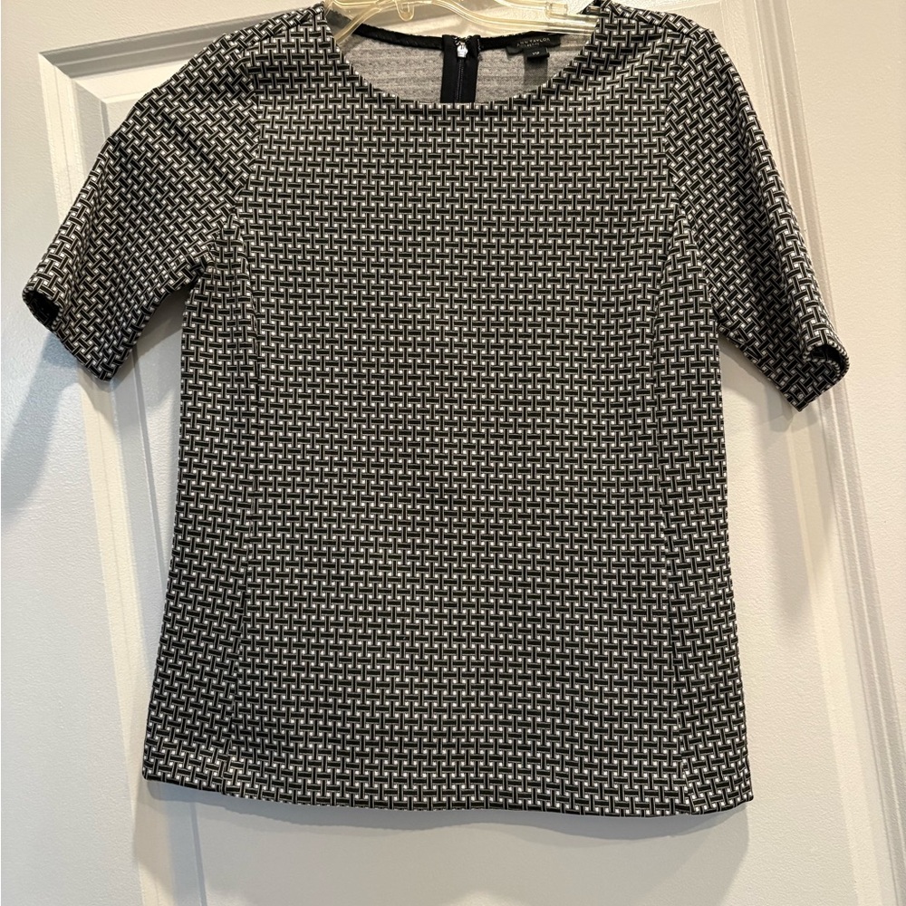 Women's Black and White Patterned Top